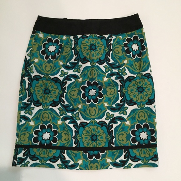 Ann Taylor Green Floral Skirt Size 2 - Picture 2 of 4